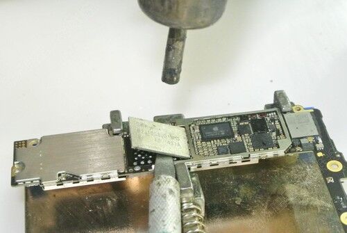 神人展示如何將16GB iPhone升級(jí)128GB！